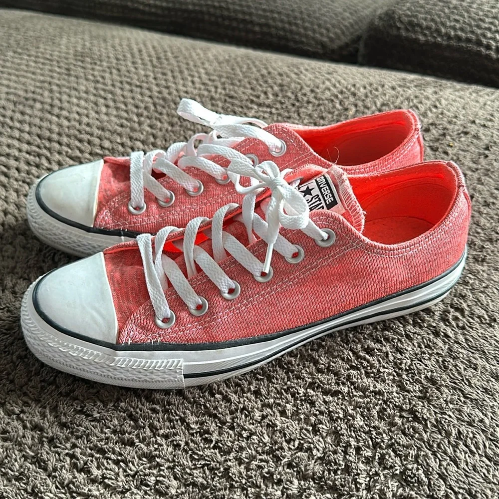 Converse - Picture 1 of 4